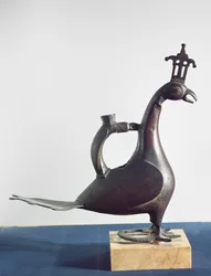 Aquamanile a forma di pavone